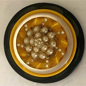 TAMMY DESIGNS - Round Pearl 5-Button hand-made pin - Circa 1989